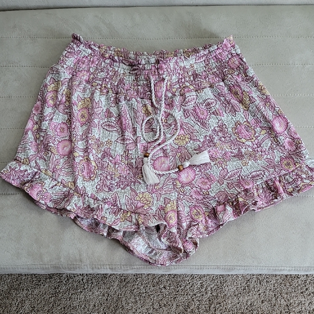 No Boundaries Pink and Yellow Floral Shorts Size Small 3-5 NWOT